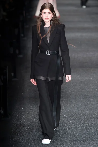 Look 13